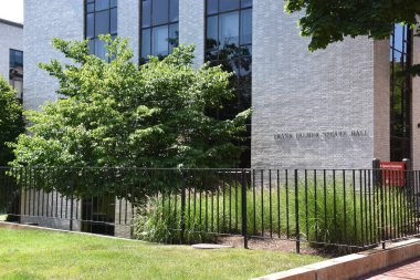 16 Haziran 2018 'de Boston, Massachusetts' teki Northeastern Üniversitesi 'nde Frank Palmer Speare Hall. 1898 yılında kurulan özel bir araştırma üniversitesidir..