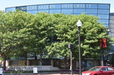 16 Haziran 2018 'de Boston, Massachusetts' teki Northeastern Üniversitesi 'nde Marino Center' da görüldü. 1898 yılında kurulan özel bir araştırma üniversitesidir..