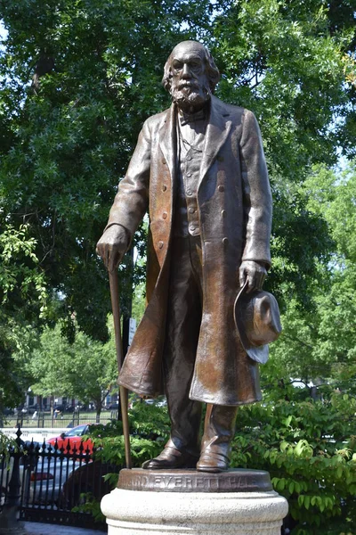 Статуя Эдварда Эверетта Хейла Общественном Саду Бостона — стоковое фото