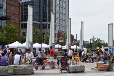 16 Haziran 2019 'da Boston, Massachusetts' teki Rose Kennedy Greenway Parkı 'nda görüldü..
