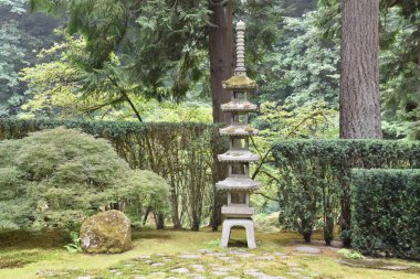 Portland, Oregon Ağustos 20: Portland Oregon'da, 20 Ağustos 2018 üzerinde görüldüğü gibi Japon Bahçesi. Bir geleneksel Japon Bahçesi Washington Parkı içinde yer alan 12 dönüm arazi işgal olduğunu.