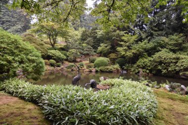 Portland, Oregon Ağustos 20: Portland Oregon'da, 20 Ağustos 2018 üzerinde görüldüğü gibi Japon Bahçesi. Bir geleneksel Japon Bahçesi Washington Parkı içinde yer alan 12 dönüm arazi işgal olduğunu.