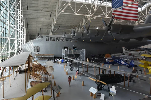 俄勒冈州麦明维尔 位于俄勒冈州麦明维尔的常青航空博物馆 2018年8月21日看到 它展示了一些军用和民用飞机和航天器 — 图库照片