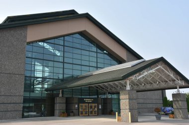 McMinnville, Oregon - Ağustos 21: Evergreen tiyatro Evergreen Havacılık Müzesi Mcminnville, Oregon, üzerinde 21 Ağustos 2018. Yönleri hava keşfetmek ve seyahat uzay filmleri sunar bir tiyatro olduğu.