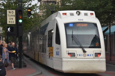 Portland, Oregon Ağustos 21: Max ışık demiryolu tramvay Portland, Oregon, 21 Ağustos 2018 üzerinde görüldüğü gibi. Sahibi ve harfler tarafından işletilen, 5 satır ve 97 istasyonları üzerinde 60 mil oluşur.