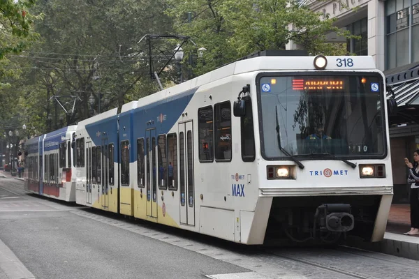 Portland Oregon Aug Max Light Rail Streetcars Portland Oregon Som — Stockfoto