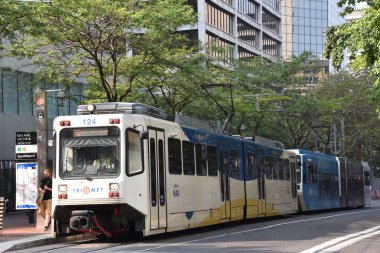 Portland, Oregon Ağustos 21: Max ışık demiryolu tramvay Portland, Oregon, 21 Ağustos 2018 üzerinde görüldüğü gibi. Sahibi ve harfler tarafından işletilen, 5 satır ve 97 istasyonları üzerinde 60 mil oluşur.