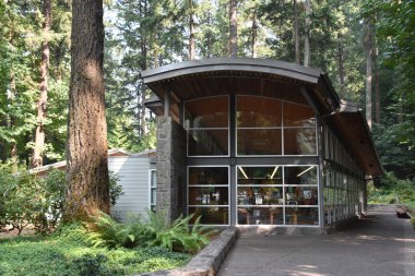 Portland, Oregon - Ağustos 21: Portland, Oregon, 21 Ağustos 2018 üzerinde görüldüğü gibi kederli annemiz (Grotto) Ulusal kutsal. 1924 yılında inşa, bir Katolik açık tapınak ve kutsal olduğunu.