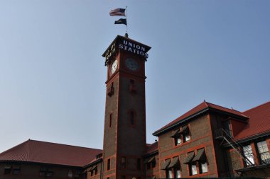 Portland, Oregon - Ağustos 21: Union Station Portland, Oregon, 21 Ağustos 2018 üzerinde görüldüğü gibi. Willamette Nehri Batı kıyısında bir Amtrak tren istasyonu yakınındadır.
