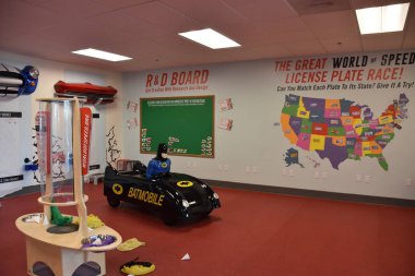 Wilsonville, Oregon Ağustos 21: Dünya hız ABD Wilsonville, Oregon, üzerinde 21 Ağustos 2018. Tarihi yarış arabaları, kas araba ve etkileşimli sergiler featuring hızlı seyahat için adanmış bir müzedir.