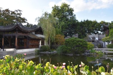 Portland, Oregon Ağustos 23: Lan Su Çin bahçede Portland, Oregon, 23 Ağustos 2018 üzerinde görülen Çin mahallesinde. Tam bir bloğun yaklaşık 40.000 sq ft mahallesinde içine alarak bir duvarlı Çin bahçe vardır.
