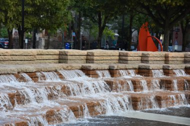 Portland, Oregon Ağustos 24: Jamison Portland, Oregon, 24 Ağustos 2018 üzerinde görüldüğü gibi meydanda. 3.6 milyon dolar, parkta tasarlanmış ve belediye başkanı Vera Katz 12 yıllık görev süresi boyunca inşa.