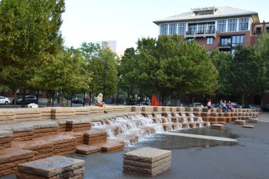 Portland, Oregon Ağustos 24: Jamison Portland, Oregon, 24 Ağustos 2018 üzerinde görüldüğü gibi meydanda. 3.6 milyon dolar, parkta tasarlanmış ve belediye başkanı Vera Katz 12 yıllık görev süresi boyunca inşa.