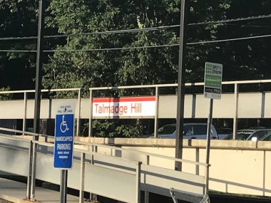 Talmadge HILL, CT - 4. SEP: 4 Eylül 2020 'de görüldüğü üzere Connecticut' taki Talmadge Hill Metro-North Tren İstasyonu. 