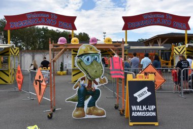 Batı Berlin, Nj - Eyl 22: Diggerland ABD, Kuzey Amerika'da nerede çocuklar ve aileleri gerçek makine, Batı Berlin, New Jersey, Eyl 22, 2018 görüldüğü gibi çalışabilir tek inşaat temalı macera parkı.