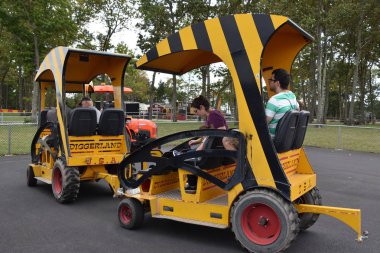 Batı Berlin, Nj - Eyl 22: Diggerland ABD, Kuzey Amerika'da nerede çocuklar ve aileleri gerçek makine, Batı Berlin, New Jersey, Eyl 22, 2018 görüldüğü gibi çalışabilir tek inşaat temalı macera parkı.