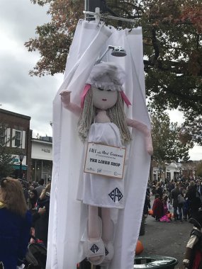 Yeni Canaan, Ct - Eki 28: Yıllık Cadılar Bayramı Geçit Töreni ve Trick-Or-Treating Yeni Canaan, Connecticut, görüldüğü gibi Ekim 28, 2018.