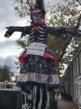 Yeni Canaan, Ct - Eki 28: Yıllık Cadılar Bayramı Geçit Töreni ve Trick-Or-Treating Yeni Canaan, Connecticut, görüldüğü gibi Ekim 28, 2018.