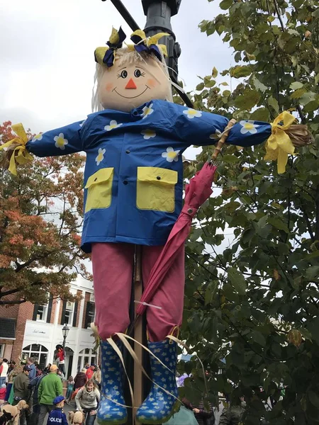 Yeni Canaan, Ct - Eki 28: Yıllık Cadılar Bayramı Geçit Töreni ve Trick-Or-Treating Yeni Canaan, Connecticut, görüldüğü gibi Ekim 28, 2018.