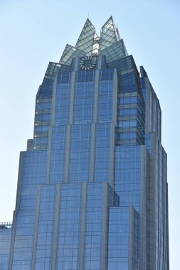 Austin, Tx - Eki 13: Austin Frost Bank Tower, Teksas, 13 Ekim 2018 tarihinde görüldüğü gibi. 33 katlı 515 metre boyunda ayakta, Austin dördüncü yüksek bina.