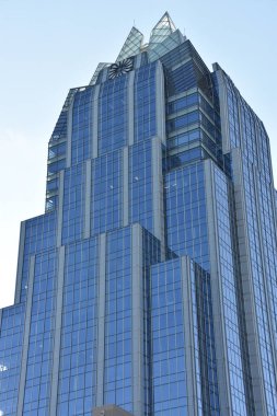 Austin, Tx - Eki 13: Austin Frost Bank Tower, Teksas, 13 Ekim 2018 tarihinde görüldüğü gibi. 33 katlı 515 metre boyunda ayakta, Austin dördüncü yüksek bina.