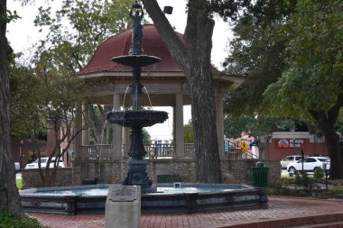 NEW BRAUNFELS, TX - 14 OCT: 14 Ekim 2018 'de New Braunfels, Teksas' taki Main Plaza.