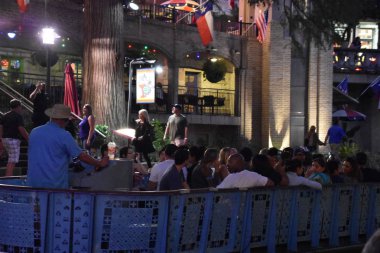 San Antonio, Tx - Eki 14: Riverboat Üzerinde Riverboat San Antonio, Teksas, 14 Ekim 2018 tarihinde görüldüğü gibi. Bu san Antonio Nehri kıyısında yürüyüş yolları bir şehir parkı ve ağ, sokakların altında bir hikaye.