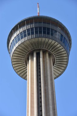 San Antonio, Tx - Eki 14: Tower of the Americas in San Antonio, Teksas, 14 Ekim 2018 tarihinde görüldüğü gibi. Kule San Antonio mimar O'Neil Ford tarafından tasarlanmış ve tema yapısı olarak inşa edilmiştir 1968 Dünya Fuarı, Hemisfair '68.