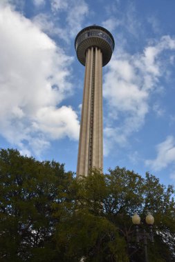 San Antonio, Tx - Eki 14: Tower of the Americas in San Antonio, Teksas, 14 Ekim 2018 tarihinde görüldüğü gibi. Kule San Antonio mimar O'Neil Ford tarafından tasarlanmış ve tema yapısı olarak inşa edilmiştir 1968 Dünya Fuarı, Hemisfair '68.