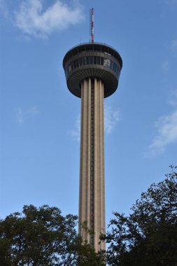 San Antonio, Tx - Eki 14: Tower of the Americas in San Antonio, Teksas, 14 Ekim 2018 tarihinde görüldüğü gibi. Kule San Antonio mimar O'Neil Ford tarafından tasarlanmış ve tema yapısı olarak inşa edilmiştir 1968 Dünya Fuarı, Hemisfair '68.