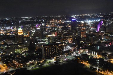 San Antonio, Tx - Eki 14: 14 Ekim 2018 tarihinde görüldüğü gibi San Antonio, Teksas'taki Amerika Kulesi'nden manzara. Kule San Antonio mimar O'Neil Ford tarafından tasarlanmış ve tema yapısı olarak inşa edilmiştir 1968 Dünya Fuarı, Hemisfair '68.