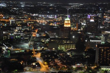 San Antonio, Tx - Eki 14: 14 Ekim 2018 tarihinde görüldüğü gibi San Antonio, Teksas'taki Amerika Kulesi'nden manzara. Kule San Antonio mimar O'Neil Ford tarafından tasarlanmış ve tema yapısı olarak inşa edilmiştir 1968 Dünya Fuarı, Hemisfair '68.