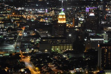 San Antonio, Tx - Eki 14: 14 Ekim 2018 tarihinde görüldüğü gibi San Antonio, Teksas'taki Amerika Kulesi'nden manzara. Kule San Antonio mimar O'Neil Ford tarafından tasarlanmış ve tema yapısı olarak inşa edilmiştir 1968 Dünya Fuarı, Hemisfair '68.