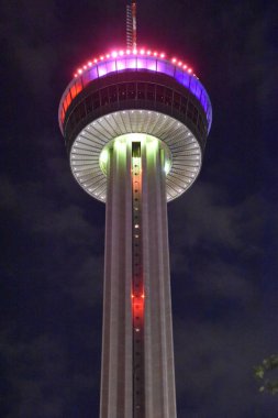 San Antonio, Teksas - Eki 14: Tower of the Americas in San Antonio, Texas, 14 Ekim 2018 tarihinde görüldüğü gibi.Kule San Antonio mimar O'Neil Ford tarafından tasarlanmış ve 1968 Dünya Fuarı, Hemisfair '68 tema yapısı olarak inşa edilmiştir.