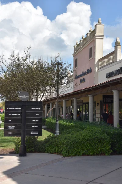 San Antonio, Tx - Eki 14: San Marcos Premium Outlets in Texas, 14 Ekim 2018 tarihinde görüldüğü gibi. Kombine, iki bitişik alışveriş merkezleri 350'den fazla mağaza var ve 1.000.000 sq ft fazla.
