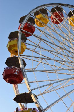 Santa Monica, Ca - Eki 18: Santa Monica iskelede Pasifik Tekerlek, Kaliforniya, görüldüğü gibi Ekim 18, 2018.