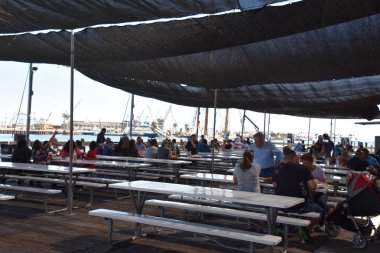 SAN PEDRO, CA - OCT 19: San Pedro Balık Pazarı ve Los Angeles, Kaliforniya 'daki Los Angeles Rıhtımı' ndaki Restoran, 19 Ekim 2018 'de görüldüğü gibi.