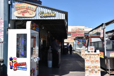 SAN PEDRO, CA - OCT 19: San Pedro Balık Pazarı ve Los Angeles, Kaliforniya 'daki Los Angeles Rıhtımı' ndaki Restoran, 19 Ekim 2018 'de görüldüğü gibi.
