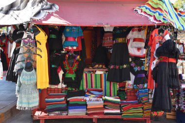 Los Angeles, Kaliforniya - Eki 18: Olvera Street Los Angeles, Kaliforniya, 18 Ekim 2018 tarihinde görüldü. La şehir merkezinde tarihi bir bölge dir ve El Pueblo de Los Angeles Tarihi Anıtı'nın bir parçasıdır..