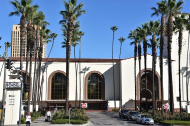 Los Angeles, Kaliforniya - Eki 18: Los Angeles Union Station, Kaliforniya, 18 Ekim 2018 tarihinde görüldüğü gibi. 1939 yılında inşa edilmiş ve hala büyük bir demiryolu merkezi, dükkanlar, lokantalar ve bekleme alanları ile.