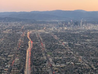 LOS ANGELES, CA - 18 Ekim 2018 'de bir uçaktan Los Angeles' ın Kaliforniya 'daki görüntüsü.
