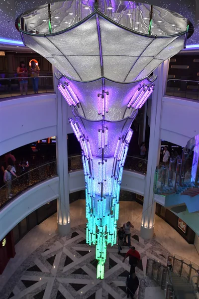 Long Beach California Oct Crystal Chandelier Norwegian Bliss Cruise Ship — Stock Photo, Image