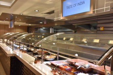 SAN DIEGO, CA - OCT 24: 24 Ekim 2018 'de görüldüğü üzere San Diego, Kaliforniya' ya demirli Norveç Bliss yolcu gemisindeki Bahçe Kafesi. 21 Nisan 2018 'de hizmete girdi..