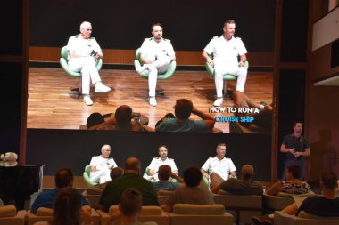 SAN DIEGO, CA - OCT 24: 24 Ekim 2018 'de görüldüğü üzere San Diego, Kaliforniya' ya demirli Norveç Bliss yolcu gemisinde nasıl gemi şovu yapılacağı. 21 Nisan 2018 'de hizmete girdi..