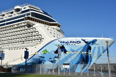 San Francisco, California - 22 Ekim: San Francisco, California, 22 Ekim 2018 üzerinde görüldüğü gibi demirledi Norveç Bliss gemisi. 21 Nisan 2018 hizmete girdi ve olduğunu bir çok düzeyli yarış dahil etmek için ilk cruise gemi izlemek bir parçası olarak, 