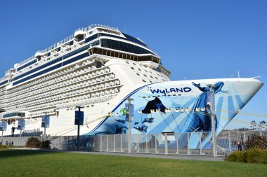 San Francisco, California - 22 Ekim: San Francisco, California, 22 Ekim 2018 üzerinde görüldüğü gibi demirledi Norveç Bliss gemisi. 21 Nisan 2018 hizmete girdi ve olduğunu bir çok düzeyli yarış dahil etmek için ilk cruise gemi izlemek bir parçası olarak, 