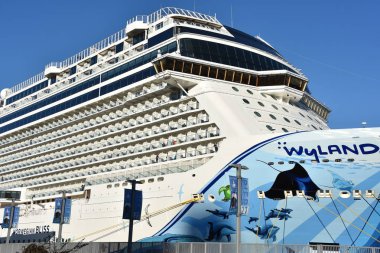 San Francisco, California - 22 Ekim: San Francisco, California, 22 Ekim 2018 üzerinde görüldüğü gibi demirledi Norveç Bliss gemisi. 21 Nisan 2018 hizmete girdi ve olduğunu bir çok düzeyli yarış dahil etmek için ilk cruise gemi izlemek bir parçası olarak, 