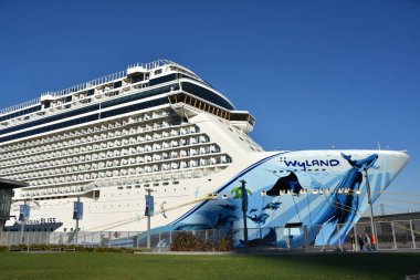 San Francisco, California - 22 Ekim: San Francisco, California, 22 Ekim 2018 üzerinde görüldüğü gibi demirledi Norveç Bliss gemisi. 21 Nisan 2018 hizmete girdi ve olduğunu bir çok düzeyli yarış dahil etmek için ilk cruise gemi izlemek bir parçası olarak, 