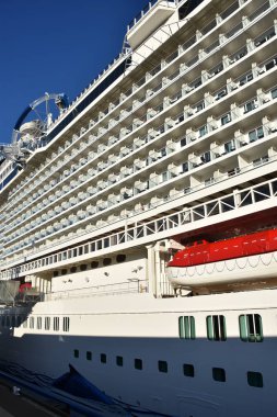 San Francisco, California - 22 Ekim: San Francisco, California, 22 Ekim 2018 üzerinde görüldüğü gibi demirledi Norveç Bliss gemisi. 21 Nisan 2018 hizmete girdi ve olduğunu bir çok düzeyli yarış dahil etmek için ilk cruise gemi izlemek bir parçası olarak, 