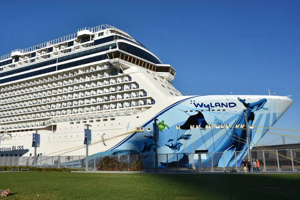 San Francisco California Oct Norwegian Bliss Cruise Ship Docked San — Stock Photo, Image